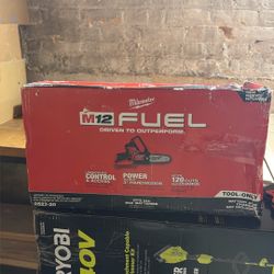 Milwaukee M12 FUEL 6 in. 12V Lithium-Ion Brushless Electric Cordless Battery Pruning Saw HATCHET (Tool-Only)