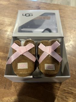 UGG I JESSE BOW II SIZE 2/3 Small 6-12 Months Pink Bow 🎀