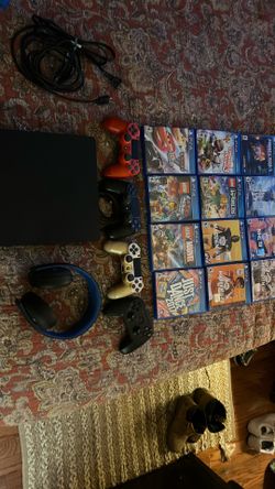 PlayStation 4 Game System  / 4 Controllers  - Headset - 12 Games 
