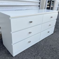 Delivery Available! Modern White 6 Drawer Bedroom Dresser Chest! Some cosmetic bubbling on top edge. Drawers all work.  63.5x19x35in