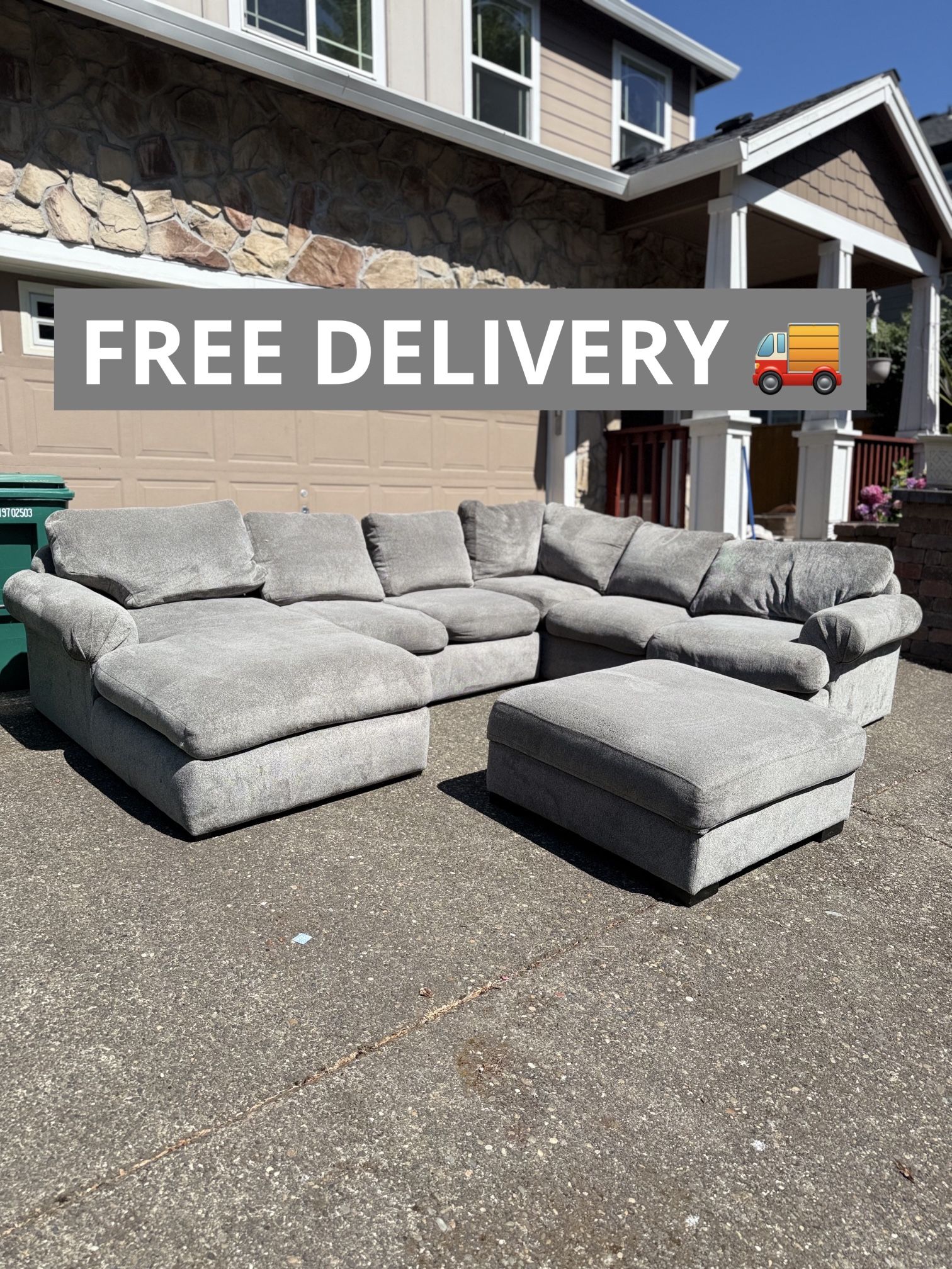 Like New Stanton Sectional Couch 🛋️- Free delivery 🚚