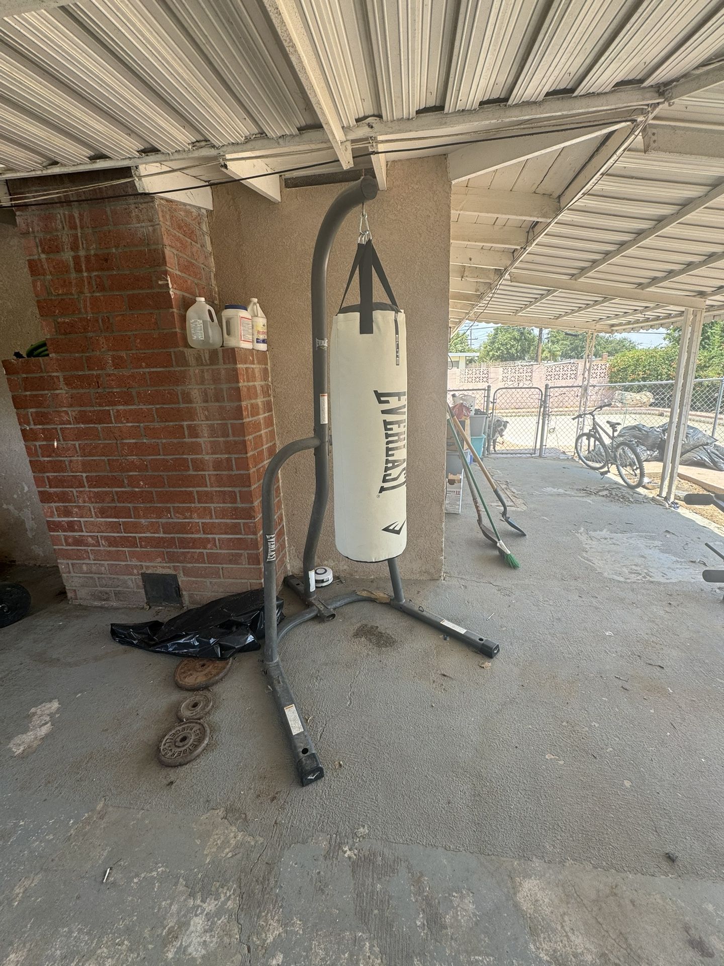 Heavy bag and stand (Punching Bag)
