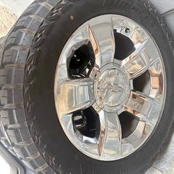 Chevy LTZ OEM 20s Wheels On 33s Tires.