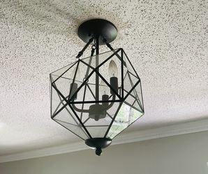 Beautiful And Stylish Chandelier in Good Condition.