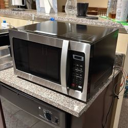 Cuisinart 1.3 cu. ft. Microwave Oven (EM034AJ2-X1) - Like New!