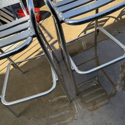 2 metal bar stools