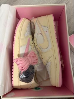Jordan 1 Travis Scott