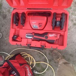 Milwaukee force logic M12 press tool for plumbers
