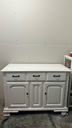 Hidden cabinet litter box