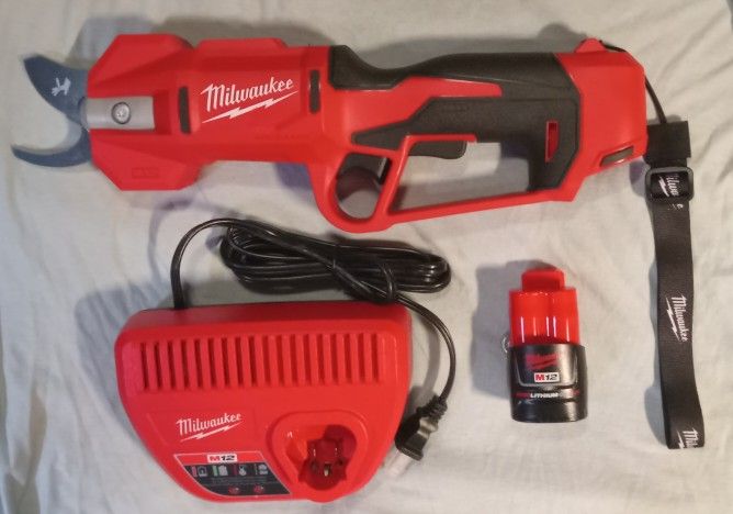 Milwaukee M12 Pruning Shears Kit, 'NEW"