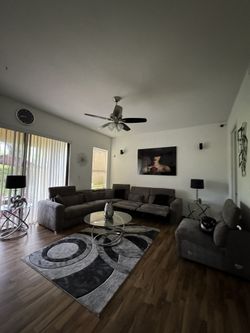 Reclinable Sectional Couch / Living Room Set