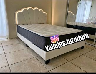 New queen bed