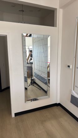 Beautiful wall mirror 5.10x 2.5 ft