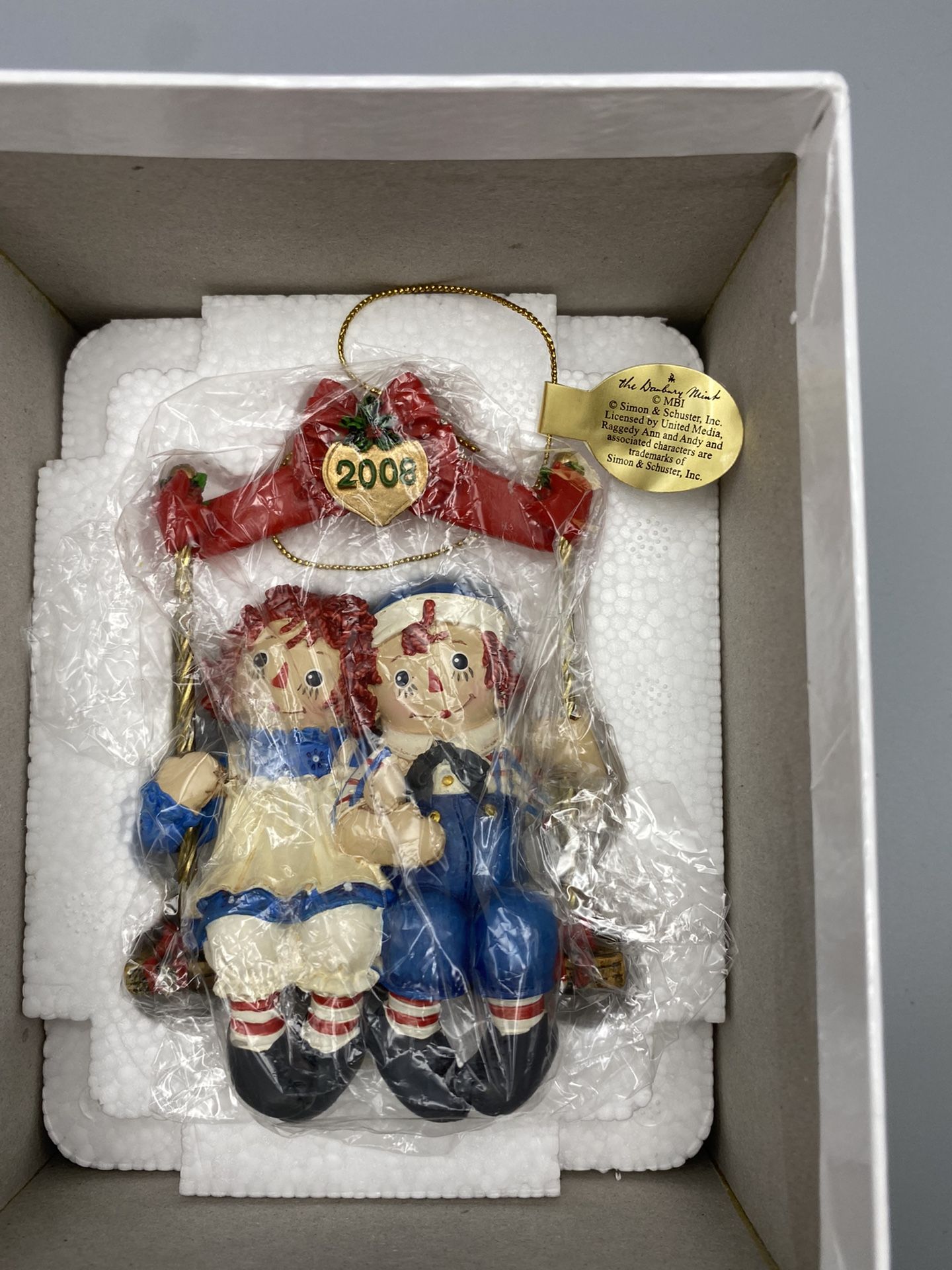 Excellent Condition Danbury Mint Raggedy Ann & Andy 2008 Annual Ornament Swing