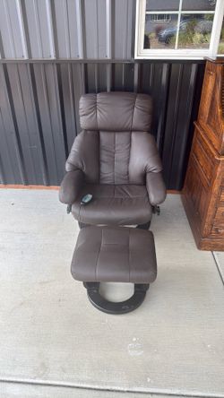 HOMCOM Swivel Recliner Massage Chair with Ottoman - Brown Faux Leather
