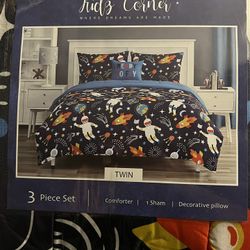 Twin Bed Space Comforter 