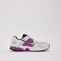 Vomero 5 Size 5.5 In Kids And Size 7.5 In Womens