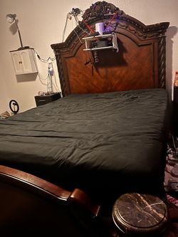 Queen sized pristine bed