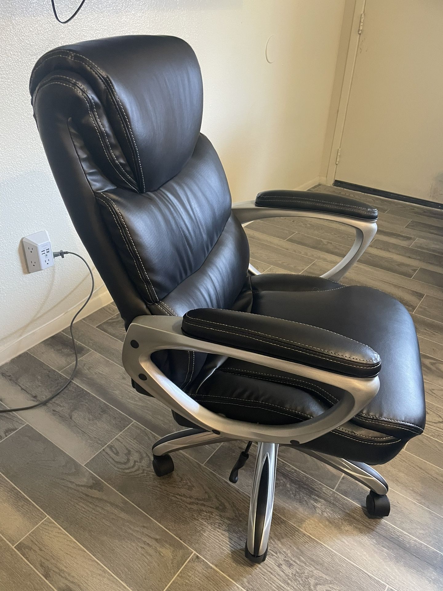 Serta Desk Chair for Sale in Tempe, AZ OfferUp