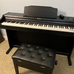 🎹 Roland Digital Piano – Full Size Cabinet Style  Excellent condition, sounds amazing.  Weighted keys with realistic piano feel.  Includes: ✔ Full st