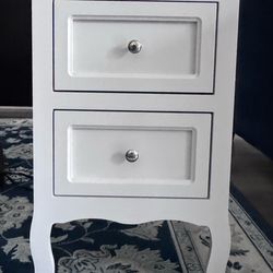 Elegant White 2-Drawer Nightstand – Classic / Pottery Barn Style