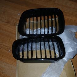2000 BMW Grilled New $45
