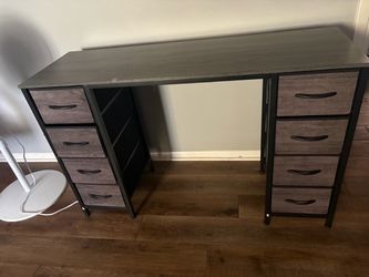 Desk/dresser