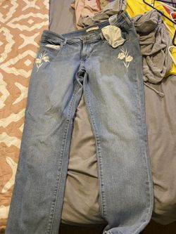 Women’s Levi’s jeans