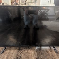 Westinghouse 32" 720P HD Smart Roku TV WR32HT2212