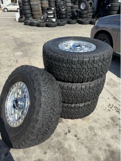 Rims Kmc -0  17x8.5 bold pattern 8x165 tires used good condition 315/70/17