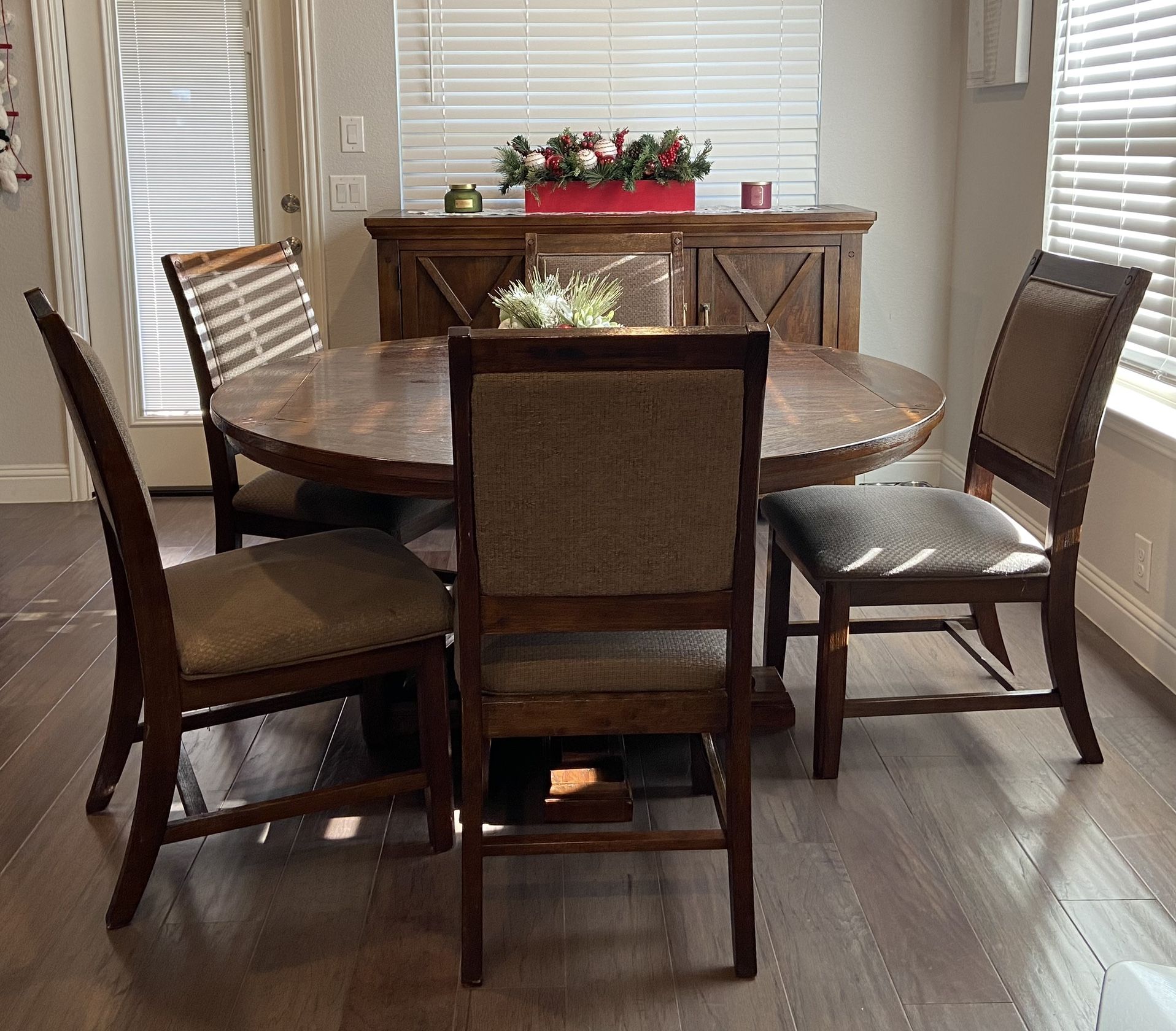 Windville Dining Set with Server