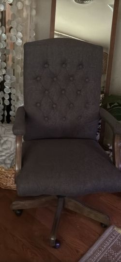 Executive desk chair