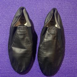 Bloch Adult Jazz Boot Black Size 6  Description: Slip-on jazz shoe with elastic gore side inserts, rubber split-sole patches for durability 