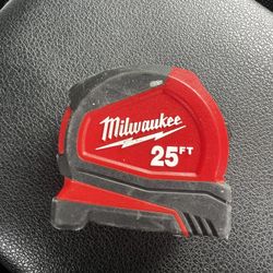 Milwaukee Tape Measure 