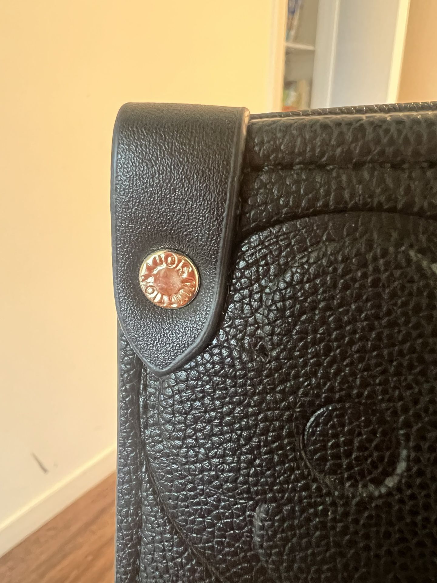 Black LV On-The-Go Tote for Sale in Anaheim, CA - OfferUp