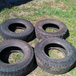 Set Of Thunder Ranger (245/75R16)