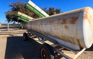 2027 1000 gallons water steel tanks - 4 available - one with trailer