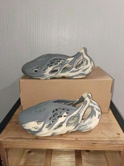 FOAM RUNNERS BY ADIDAS