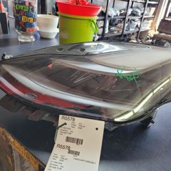 2021 - 24 - TESLA 3 - LEFT- HEADLIGHT 