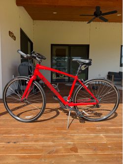 Specialized Sirrus Hybrid Bike + Specialized Helmet | Medium | Excellent Condition