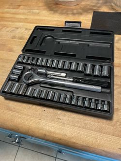 New 40 piece socket and ratchet set