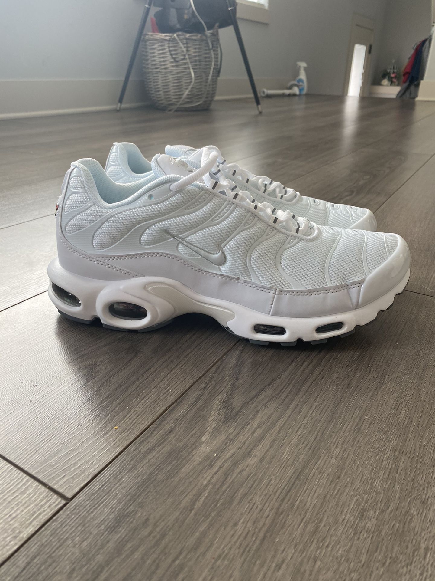 Nike AirMax triple white size 11