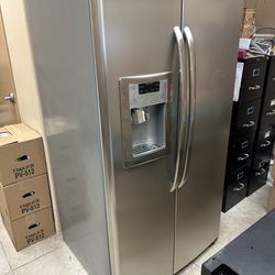 GE Refrigerator Side By Side 