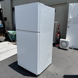 LIKE NEW Midea Fingerprint Resistant 18.1-cu ft Top-Freezer Refrigerator ENERGY STAR Certified 