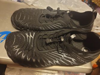 NEW BLACK  COMFORTABLE SNEAKERS