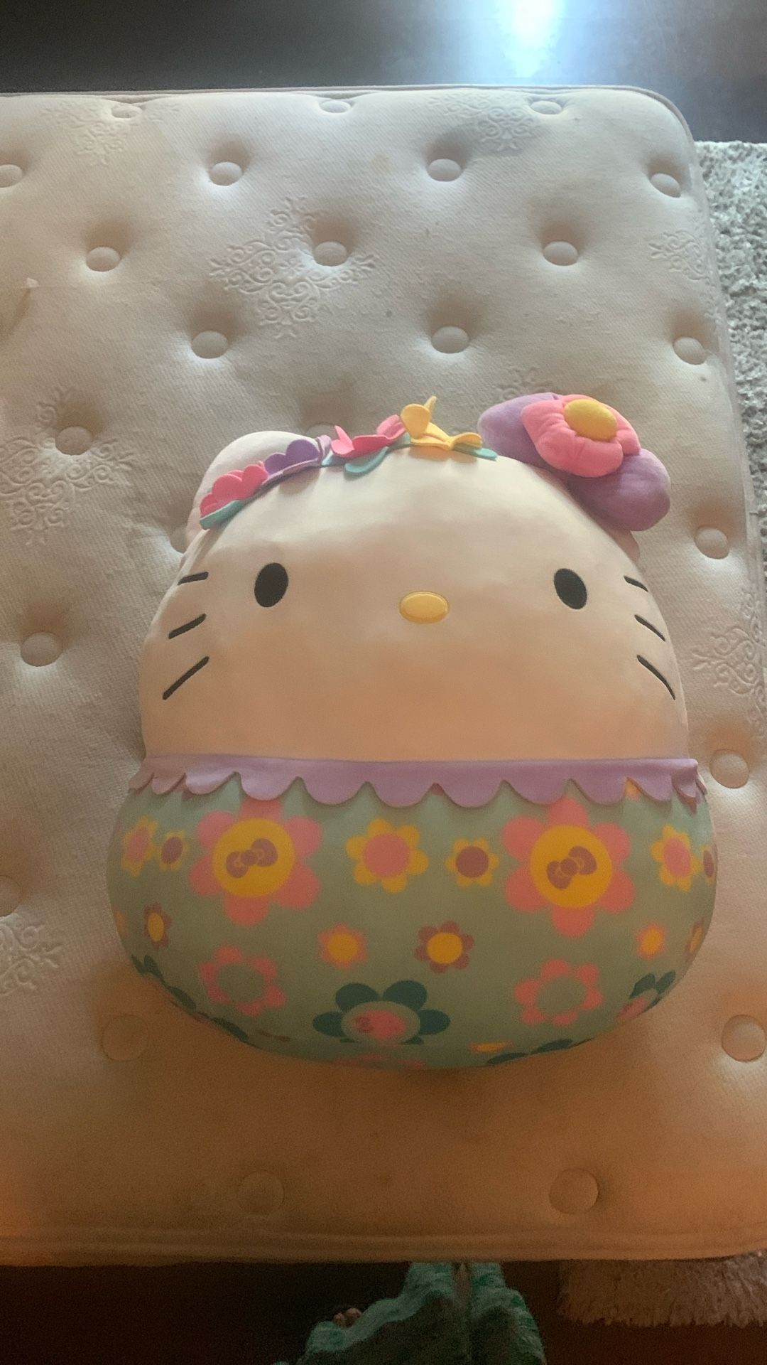 Hello Kitty Squish Mellow X Large 20-24 Inches