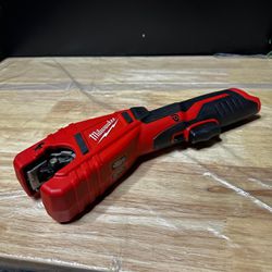 Milwaukee M12 12V Lithium-Ion Cordless Copper Tubing Cutter (Tool-Only)