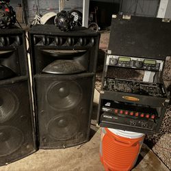 DJ SPEAKERS AND CASE WITH DJ EQUIPMENT 