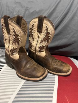 Boy Ariat Boots