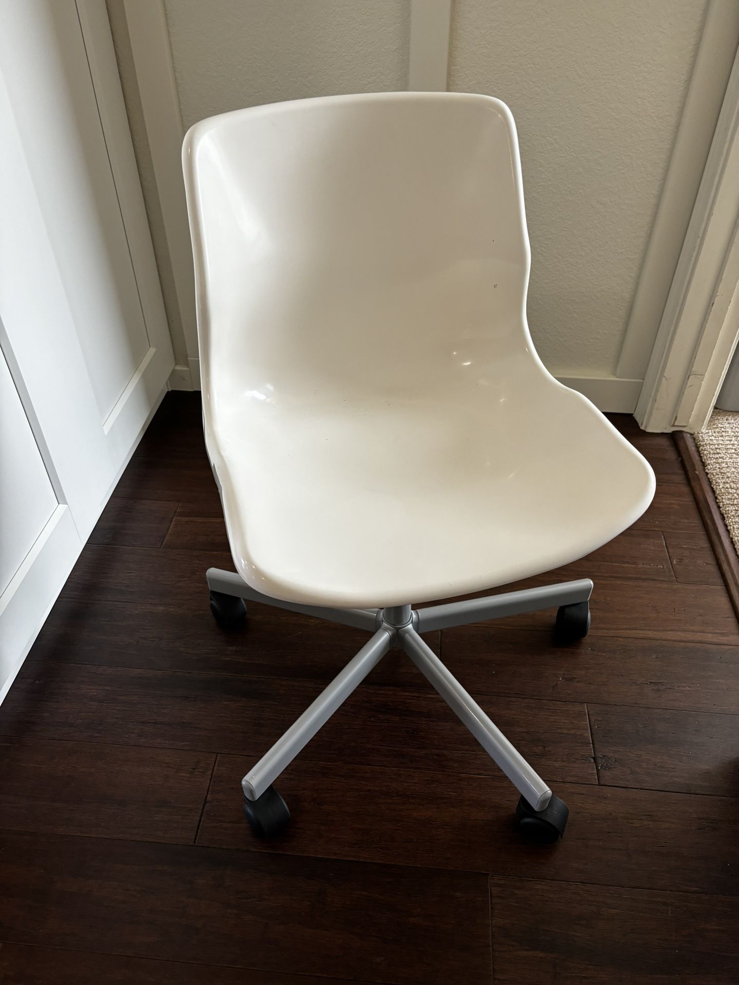 White Swivel Office Chair